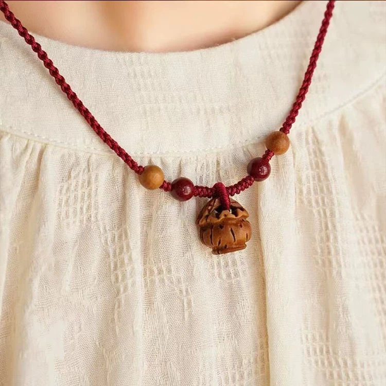 非金属木质吊坠 保真桃核红绳项链编织女士桃木挂件成人儿童项绳