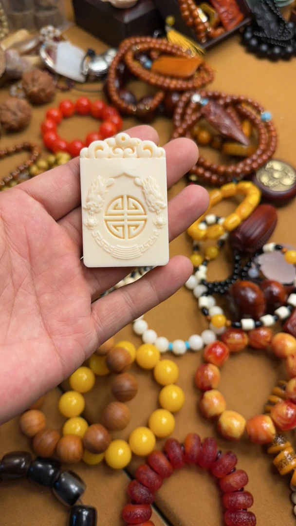 精品    修心文玩。牌子