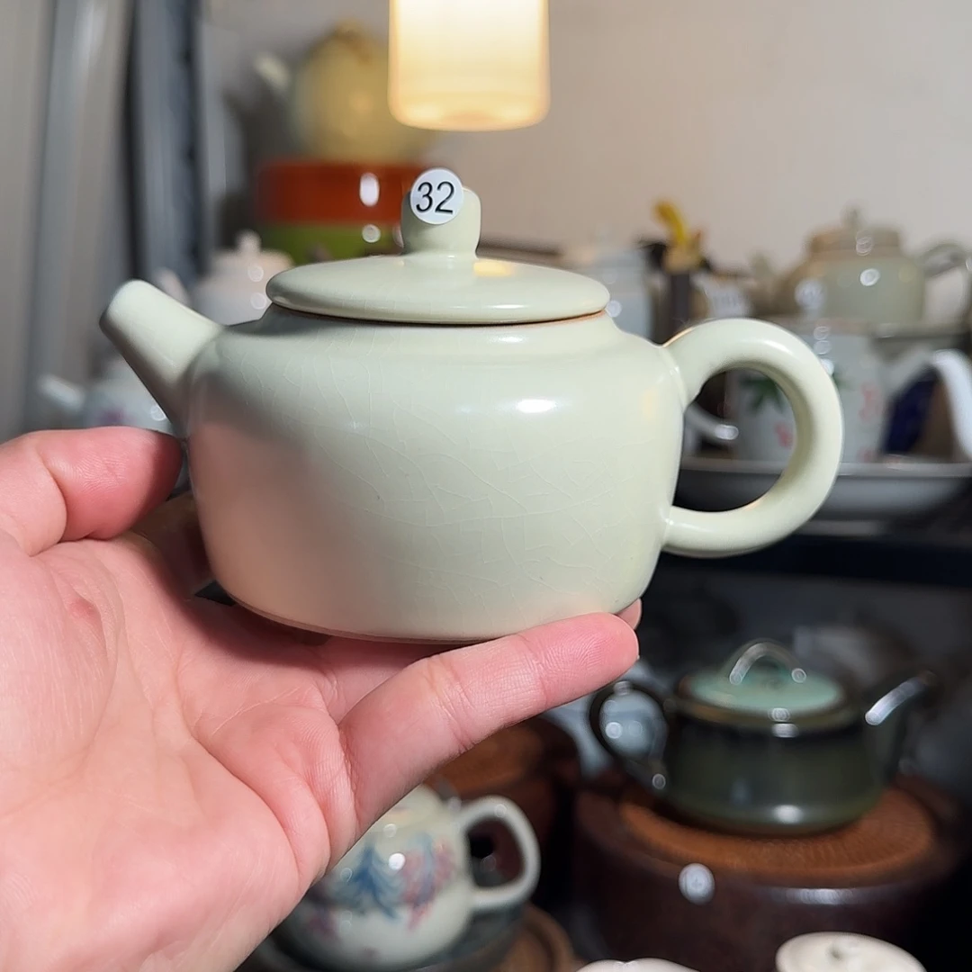 微瑕汝窑开片奶黄壶32号