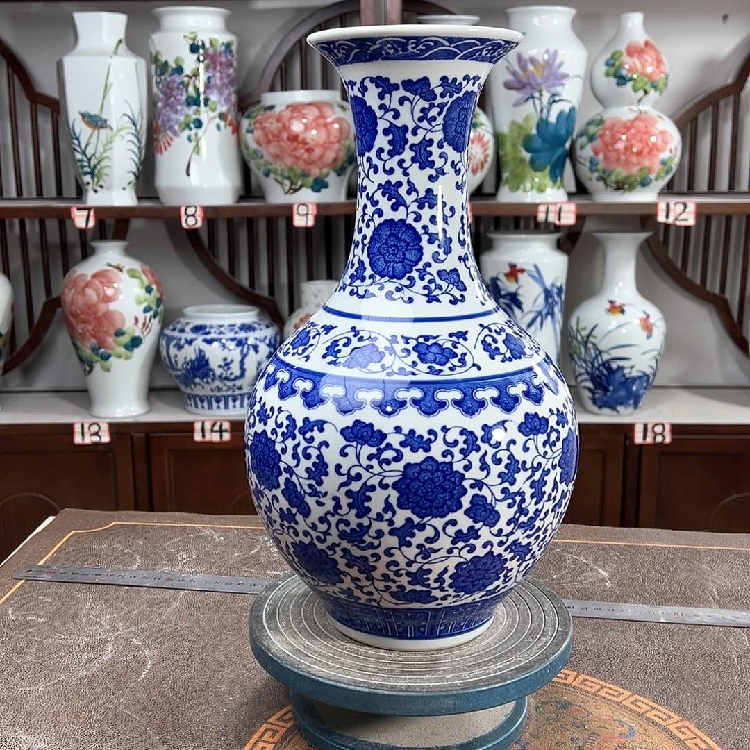 摆件景德镇陶瓷缠枝