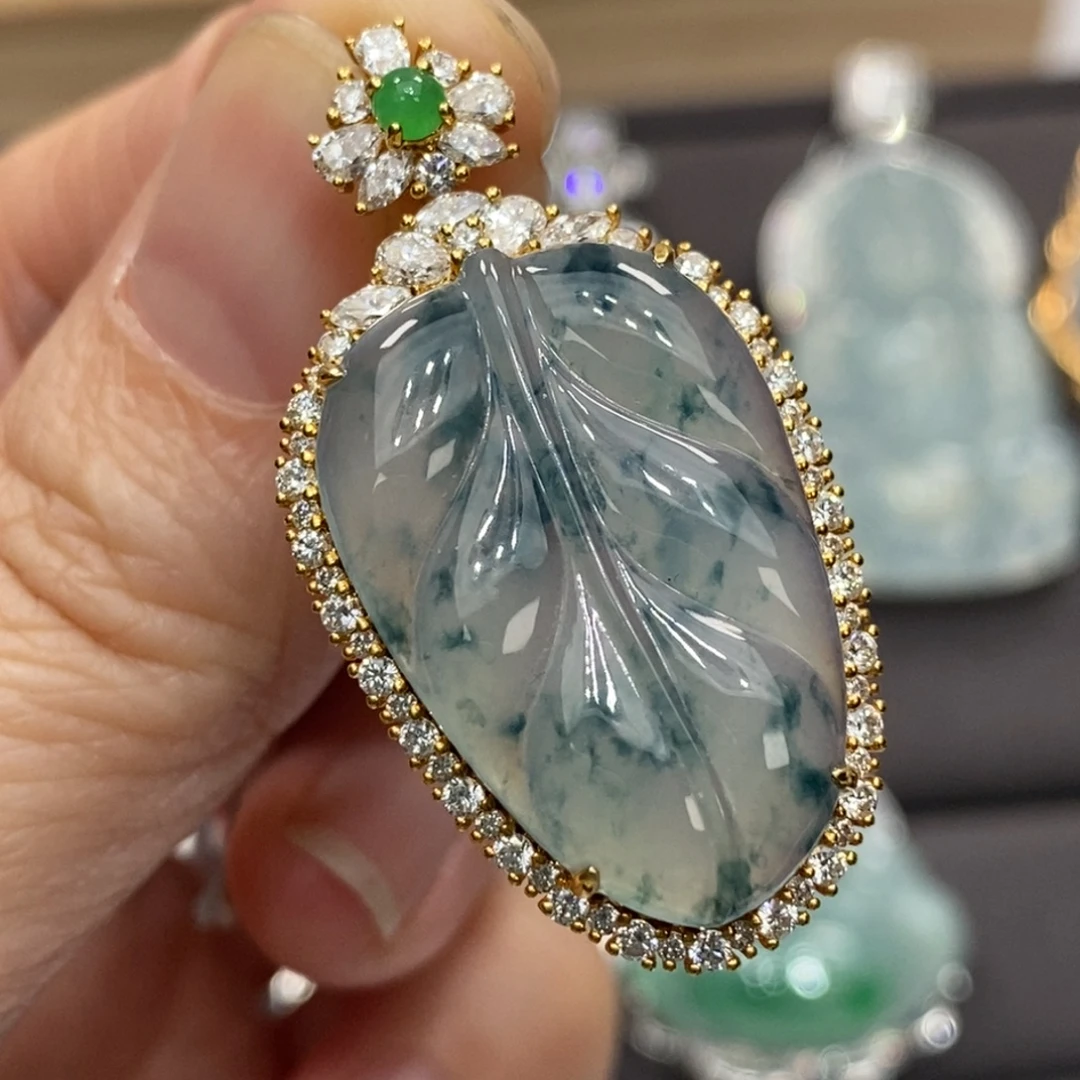 翡翠18K金镶嵌颈饰