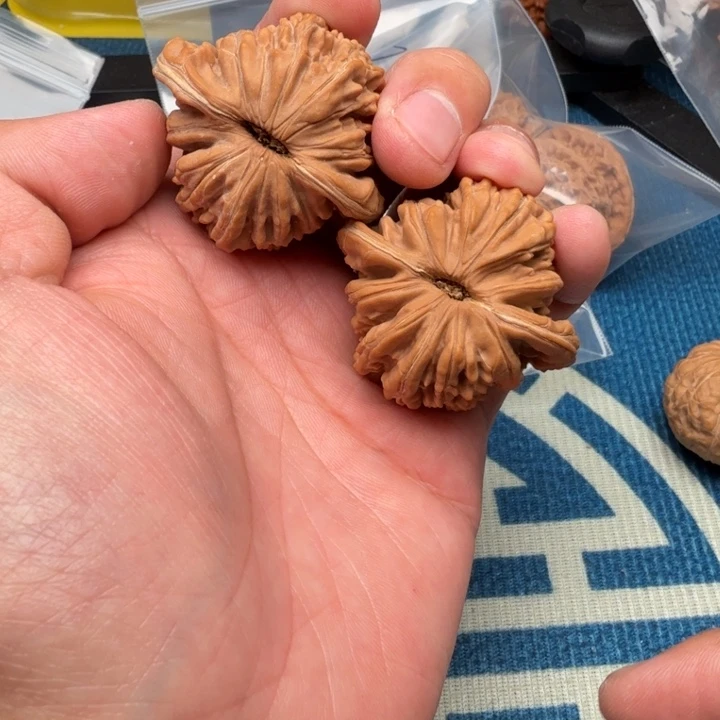 。***。文玩核桃吊坠四座楼