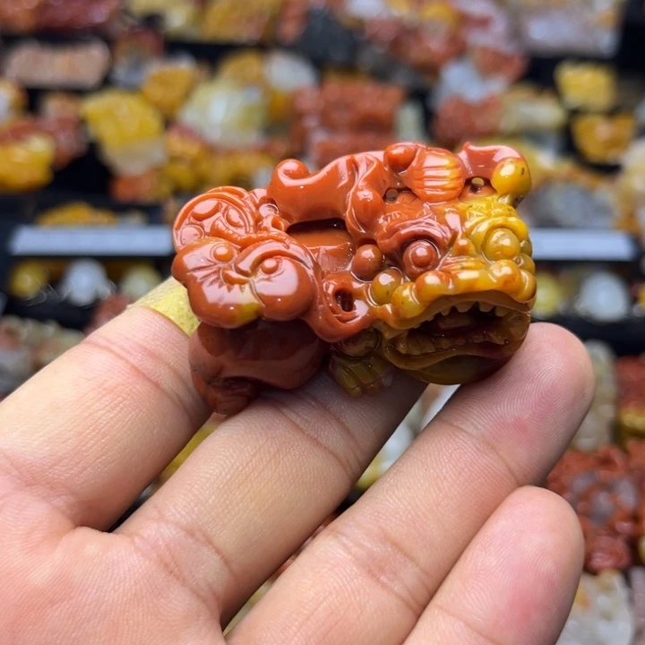 未镶嵌石英质玉（黄龙玉）颈饰
