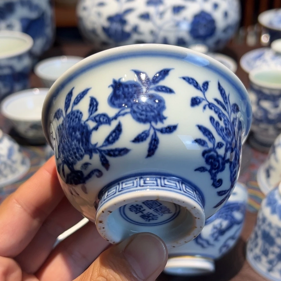 精品青花三多纹压手杯口径约9.3厘米