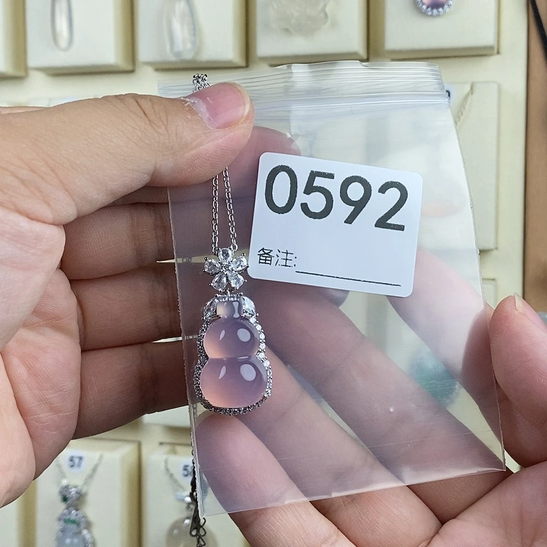 玛瑙/玉髓颈饰合金来**喽
