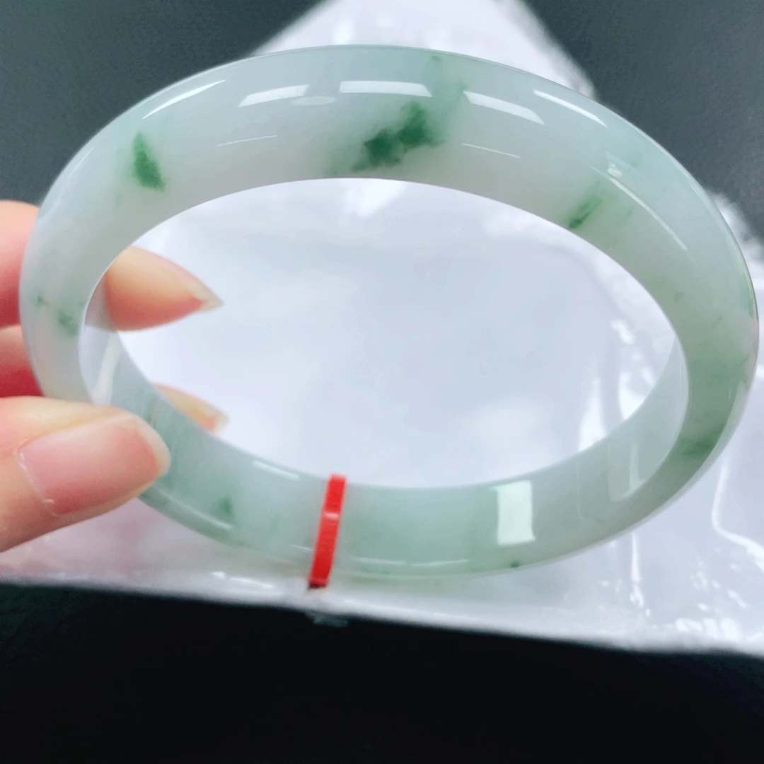 翡翠手镯未镶嵌63圈