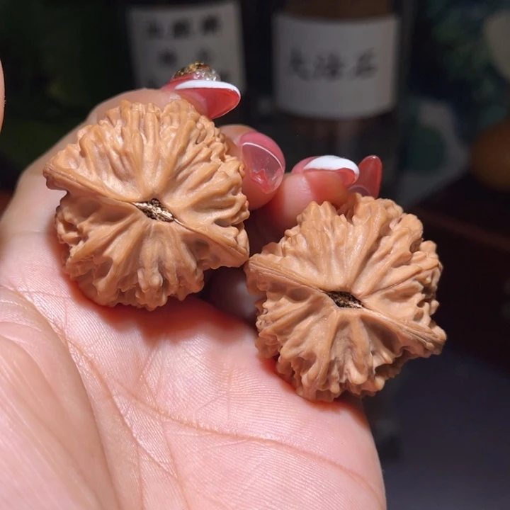 文玩核桃吊坠          37