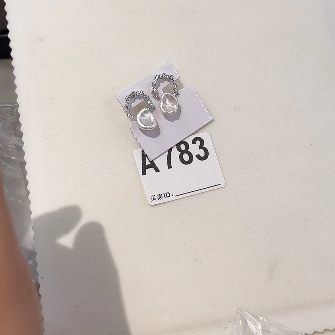 18K金镶嵌耳饰淡水珍珠