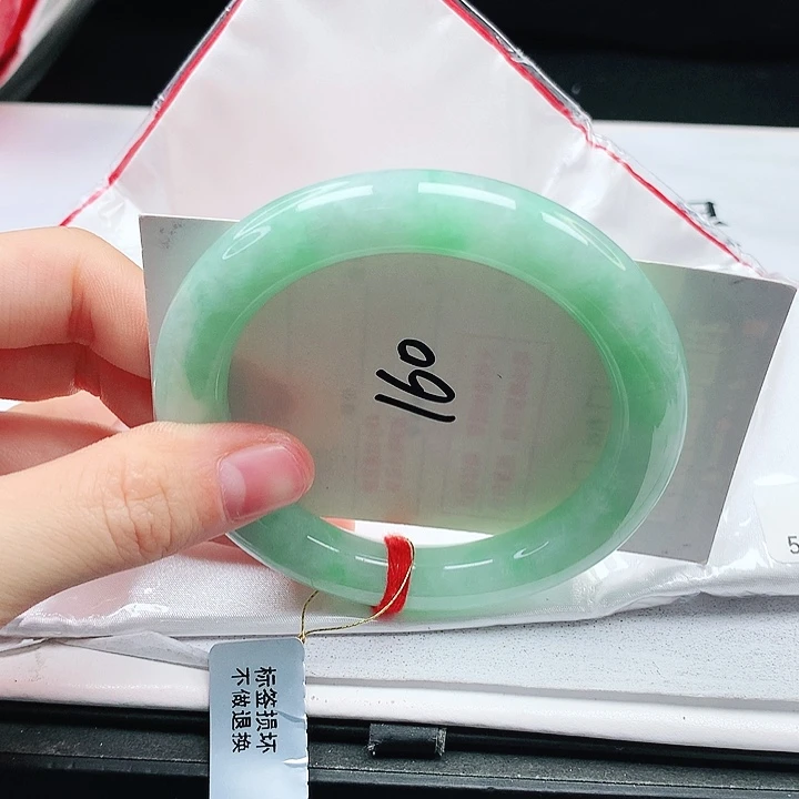 翡翠手镯（圆镯）未镶嵌缅甸天然a货手镯56+