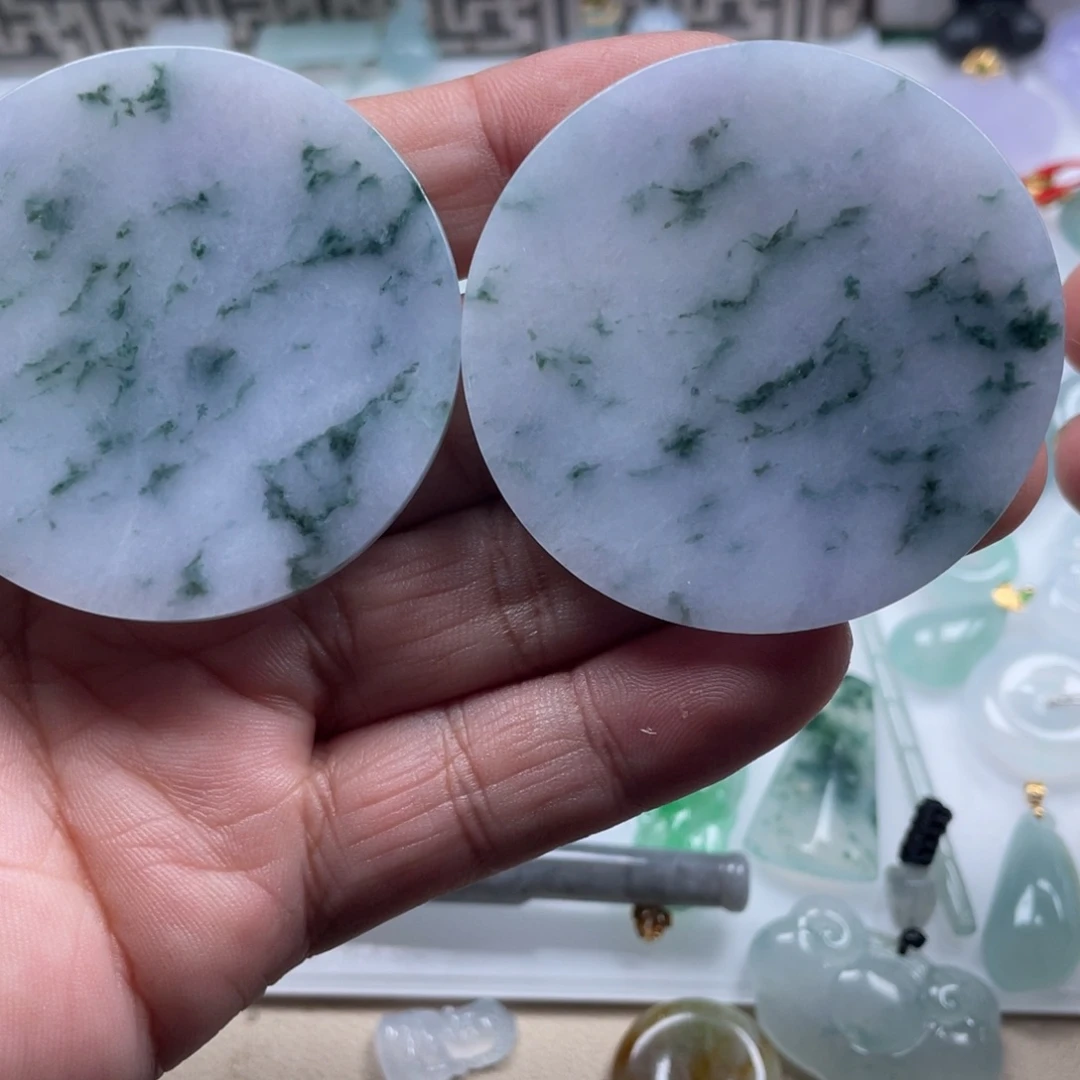 溪****翡翠未镶嵌颈饰翡翠冰飘花无事牌