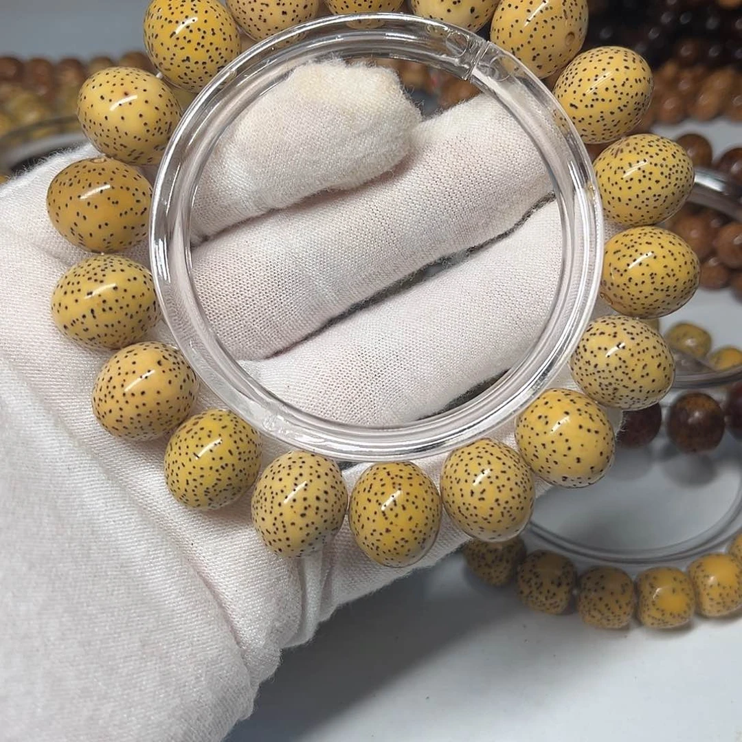 星月菩提吊坠1513鸡油黄细星