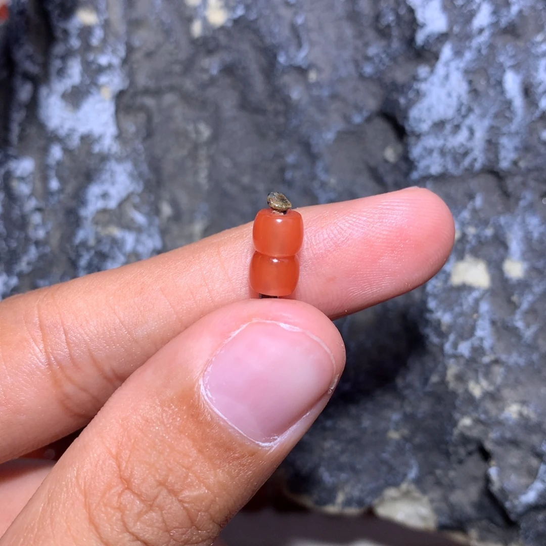 牛***鼎南红玛瑙未镶嵌直切5.4×4.2朱砂点