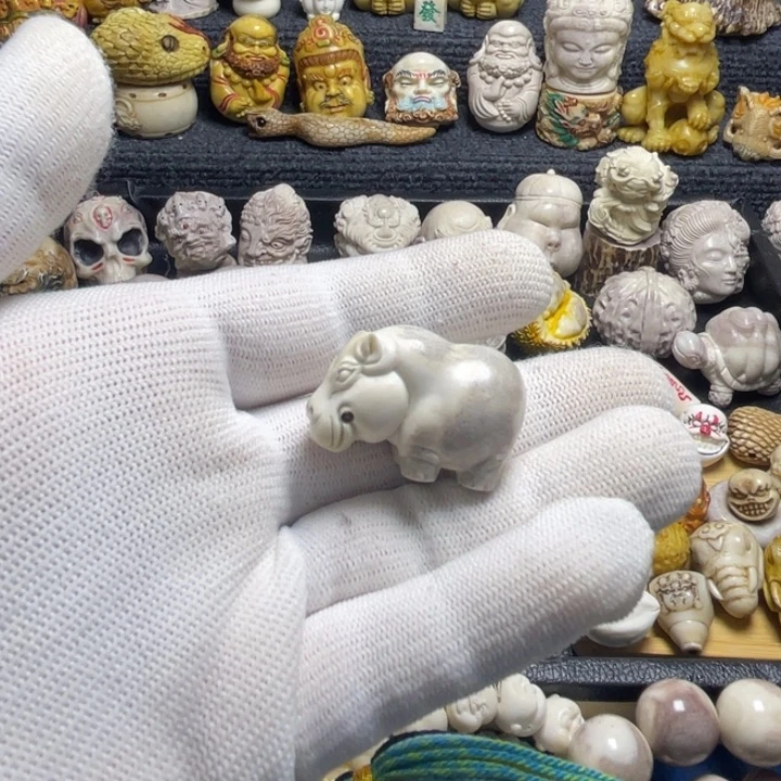 无非金属?**周配饰鹿角雕刻河马