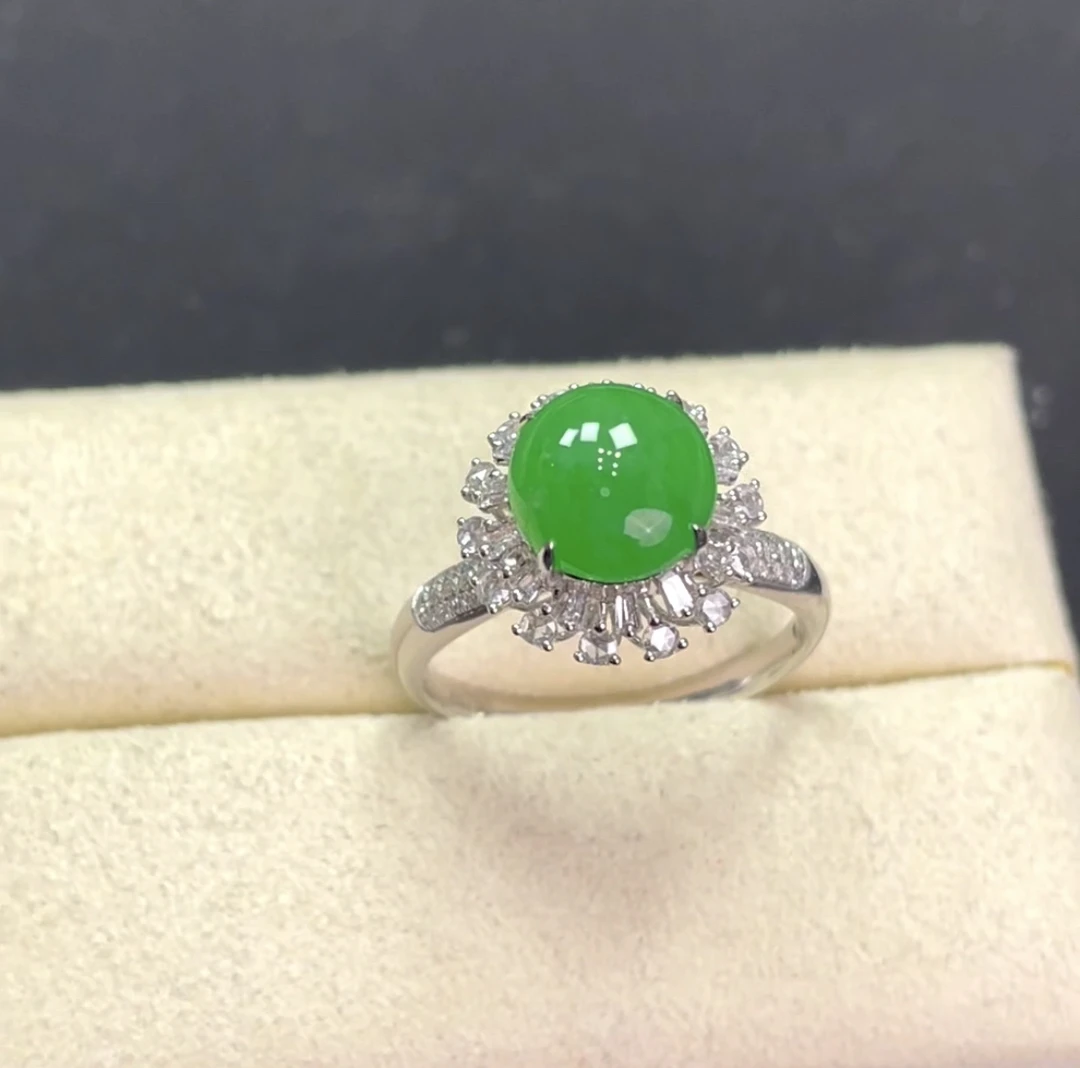 18k金豪华镶嵌缅甸翡翠A货满绿阳绿蛋面戒指气质时尚女士满色