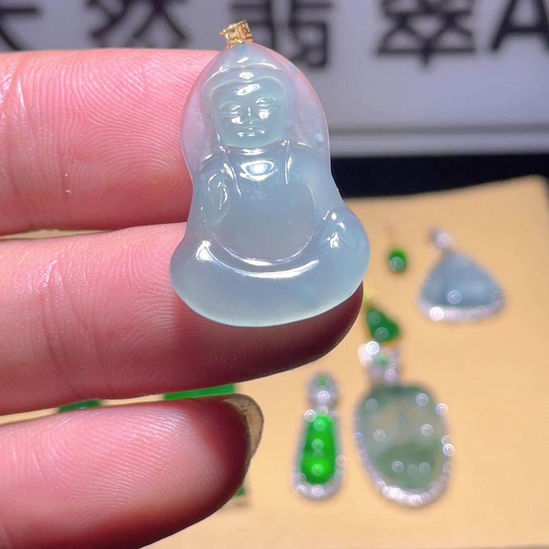 翡翠18K金镶嵌颈饰