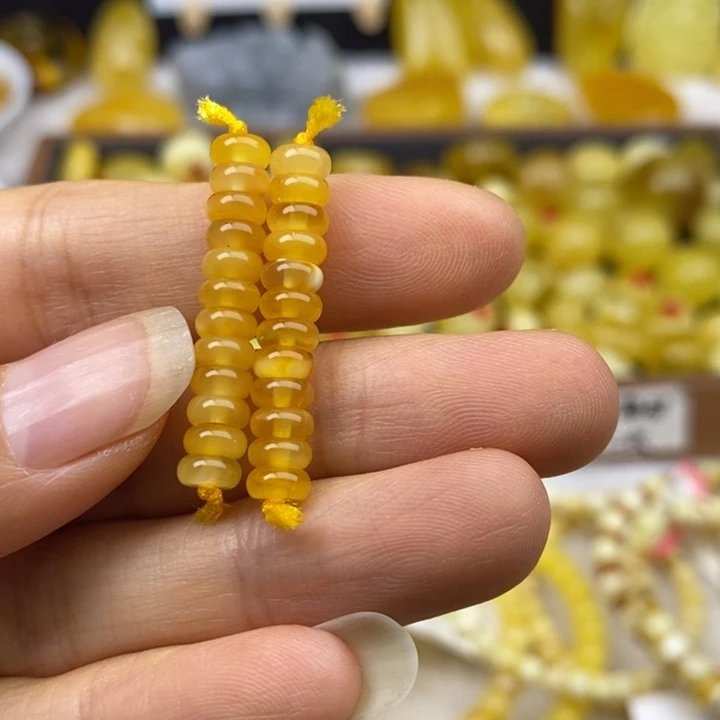 沁***蓝裸石蜜蜡未镶嵌瑕疵
