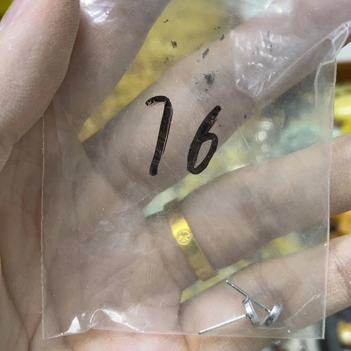 蜜蜡银S925镶嵌裸石耳钉