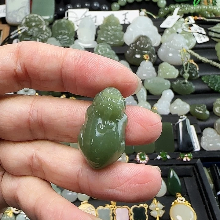 如***/和田玉未镶嵌颈饰