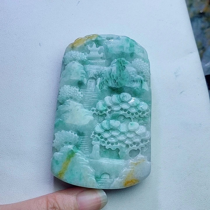 翡翠未镶嵌颈饰山水