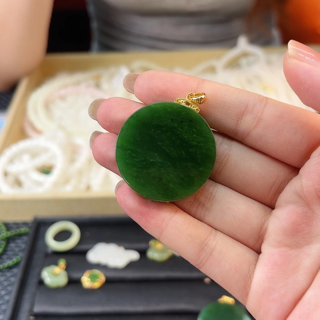 和田玉银S925镶嵌颈饰碧玉无事牌