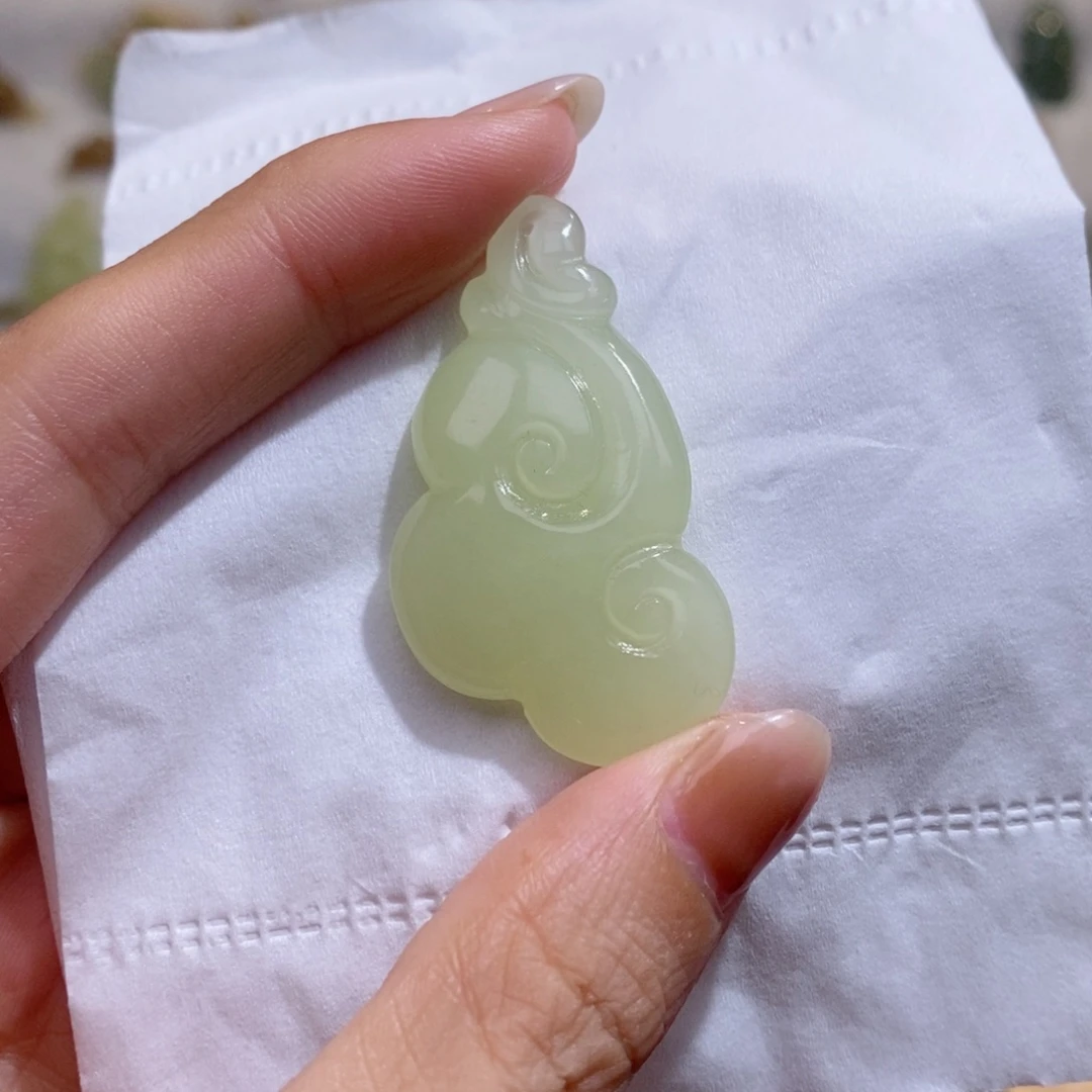 钱***一和田玉未镶嵌颈饰