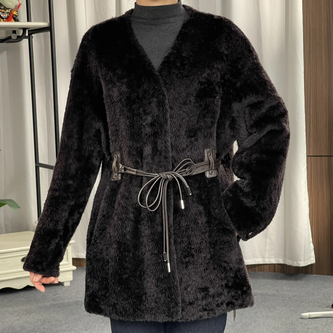 雪唯妮 高奢拉贡羊皮毛一体短款保暖V领外套