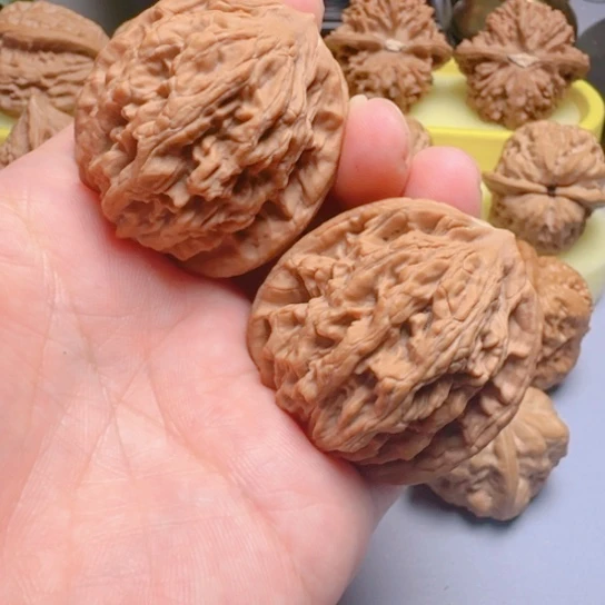 柳***c麦穗虎头文玩核桃