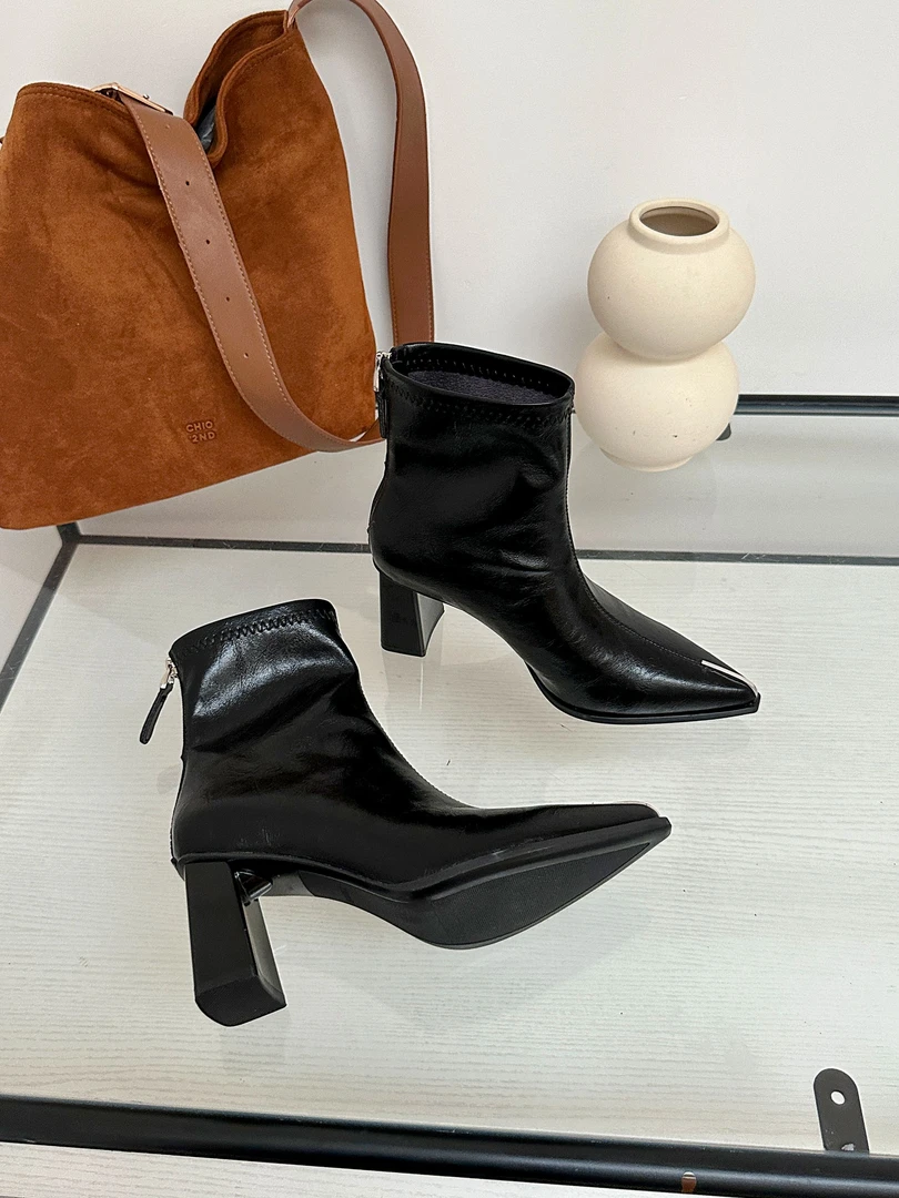 冬季高跟粗跟后拉链尖头短靴时装靴百搭