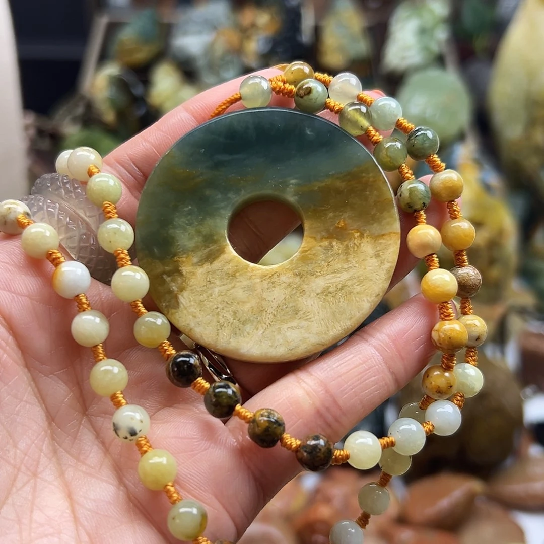 岫玉未镶嵌颈饰花玉兰和氏璧扣