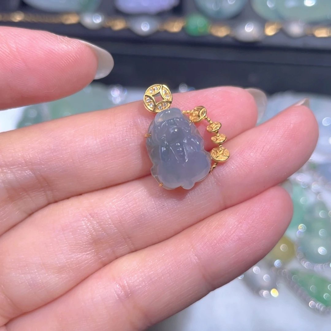 颈饰18K金镶嵌翡翠电*茄翡翠