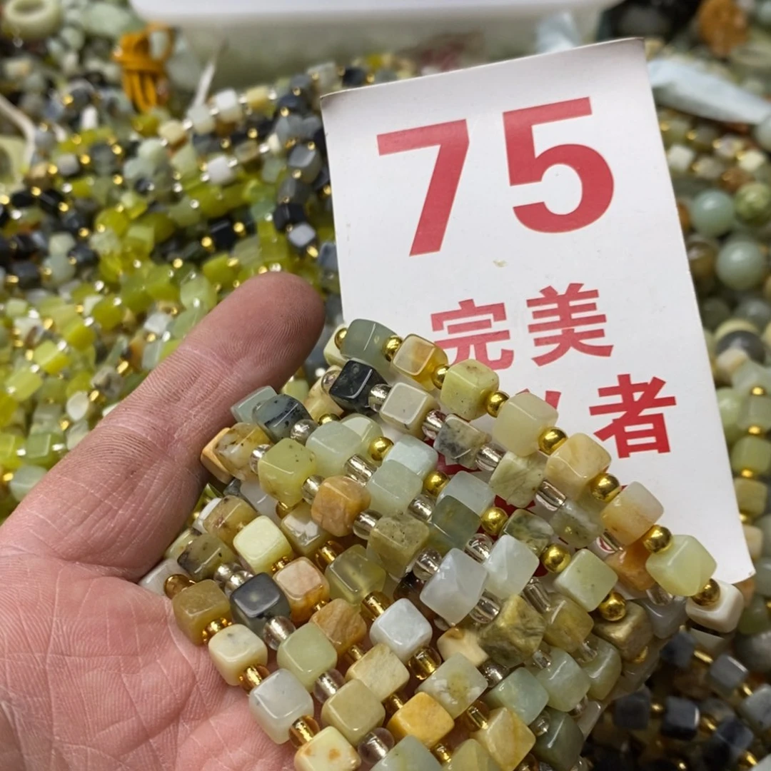 蛇纹石玉挂坠未镶嵌