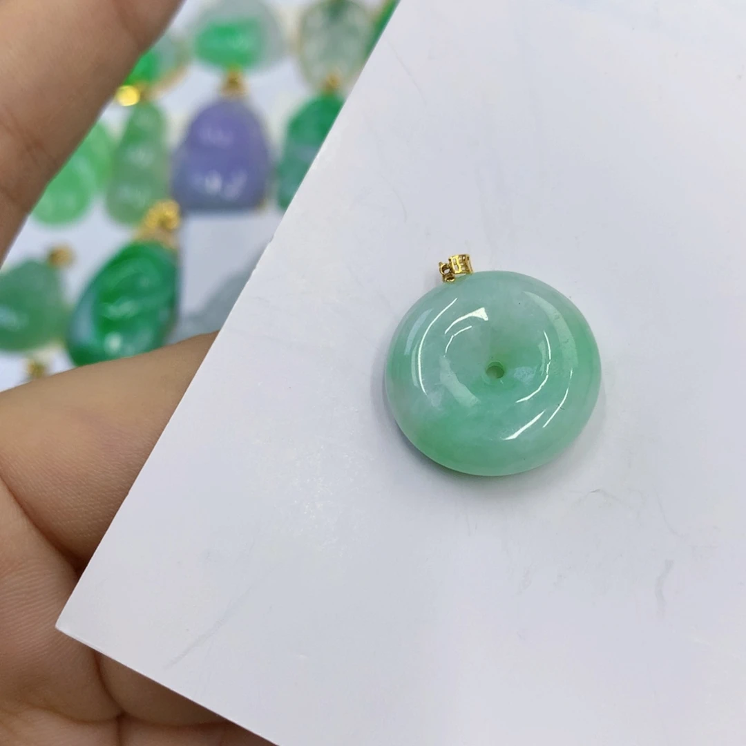 翡翠18K金镶嵌颈饰翡翠