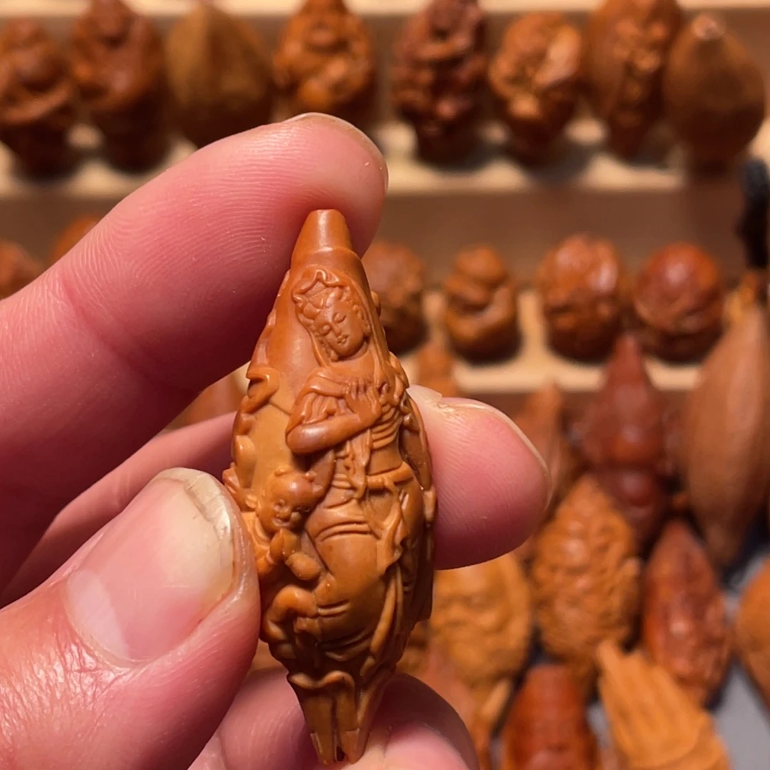 橄榄核把件荷叶观音微花