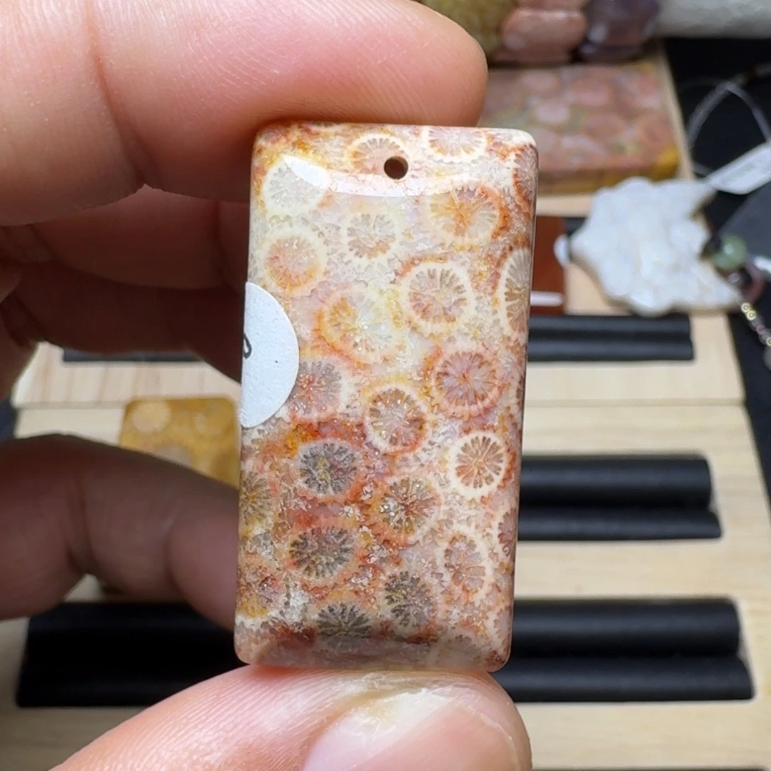 未镶嵌纯天然色有机玉石保真色硅化玉