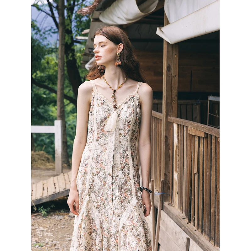 【商场同款】菀草壹2025夏季新款浪漫v领碎花吊带连衣裙Q54359521