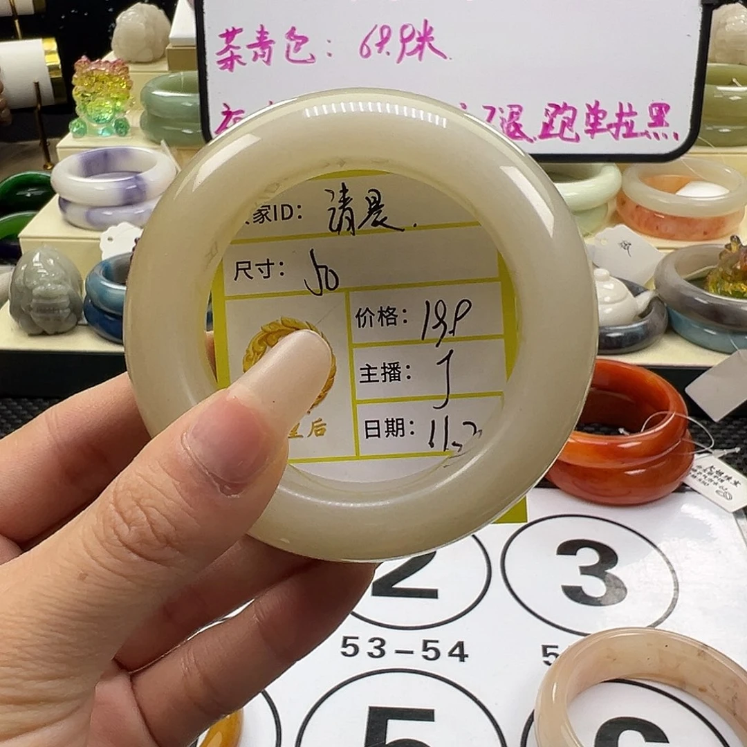 清***L石英质玉未镶嵌手镯