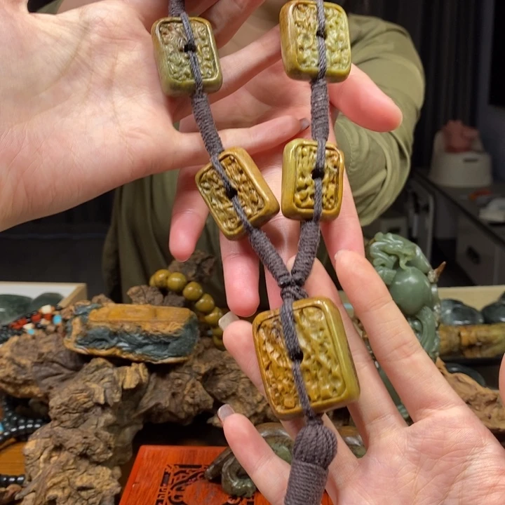 岫岩河磨玉（透闪石质玉）颈饰未镶嵌