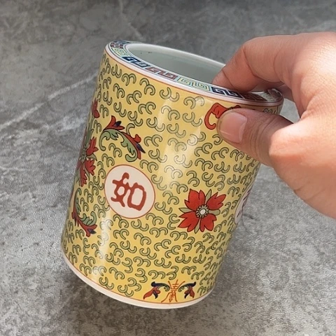 其他瓷笔筒一个陶瓷