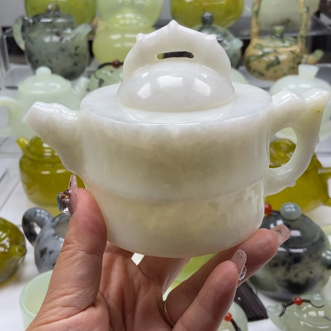 蛇纹石玉未镶嵌壶