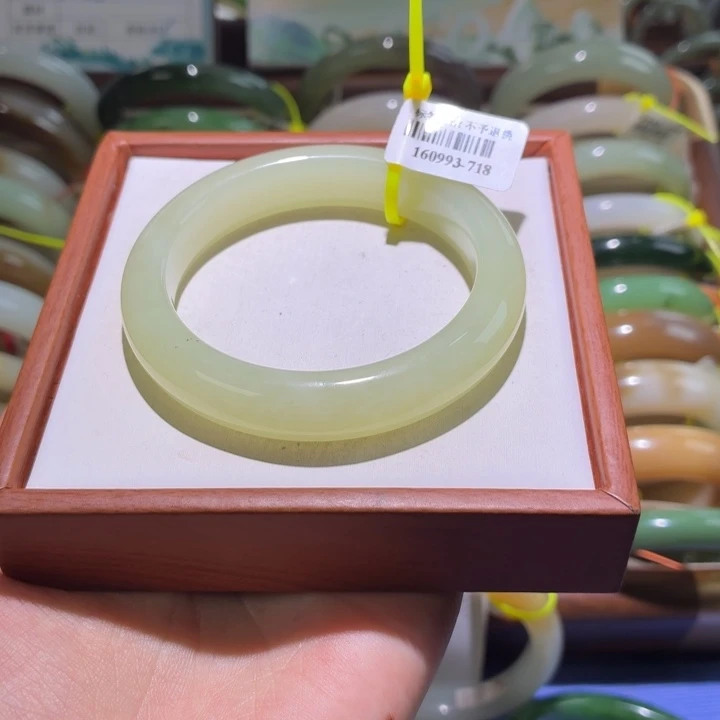 和田玉未镶嵌手镯54