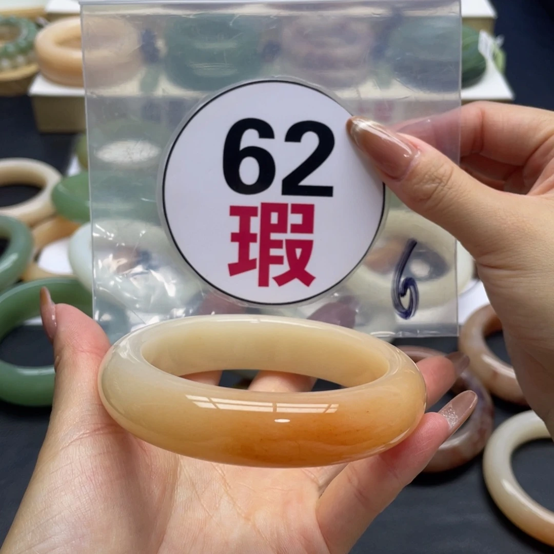 未镶嵌手镯石英质玉