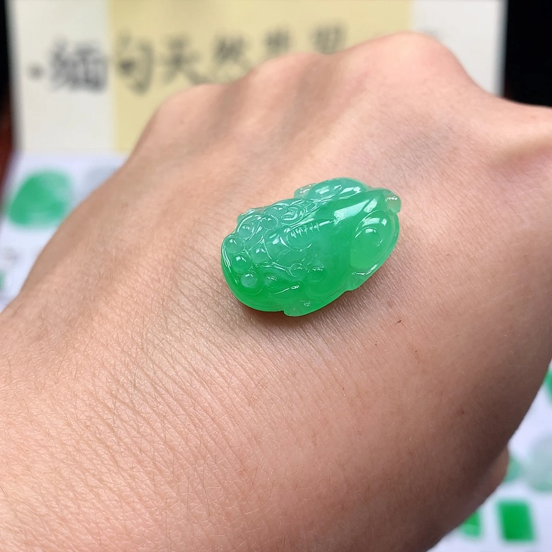 翡翠散珠缅甸天然A货翡翠阳绿貔貅