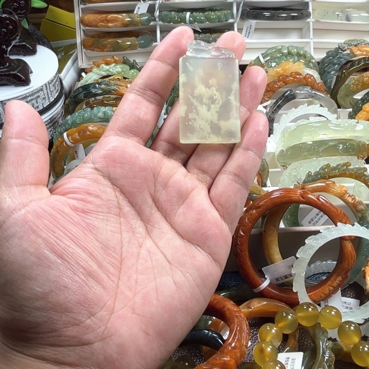 未镶嵌蛇纹石玉颈饰