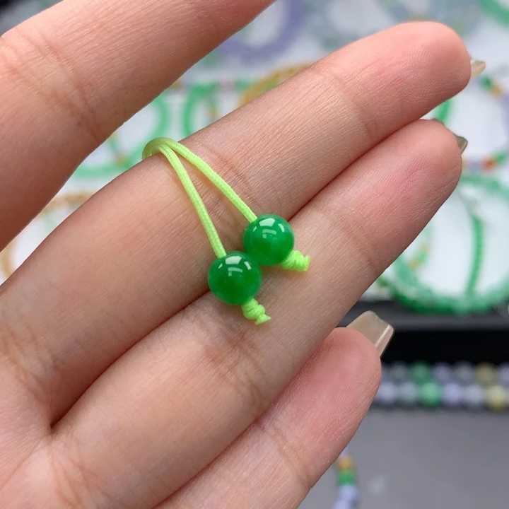 翡翠手镯未镶嵌翡翠