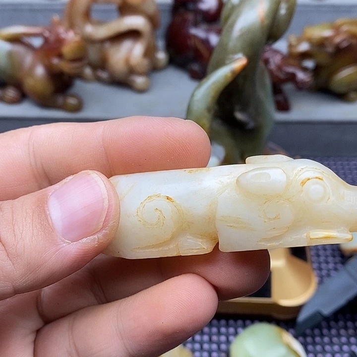 未镶嵌蛇纹石玉颈饰