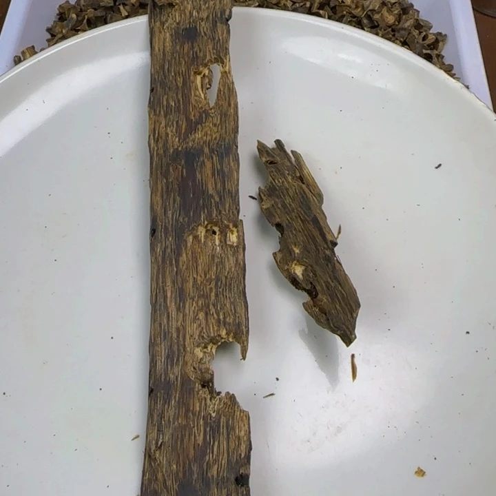 沉香碎屑沉香香****）白棋枝条