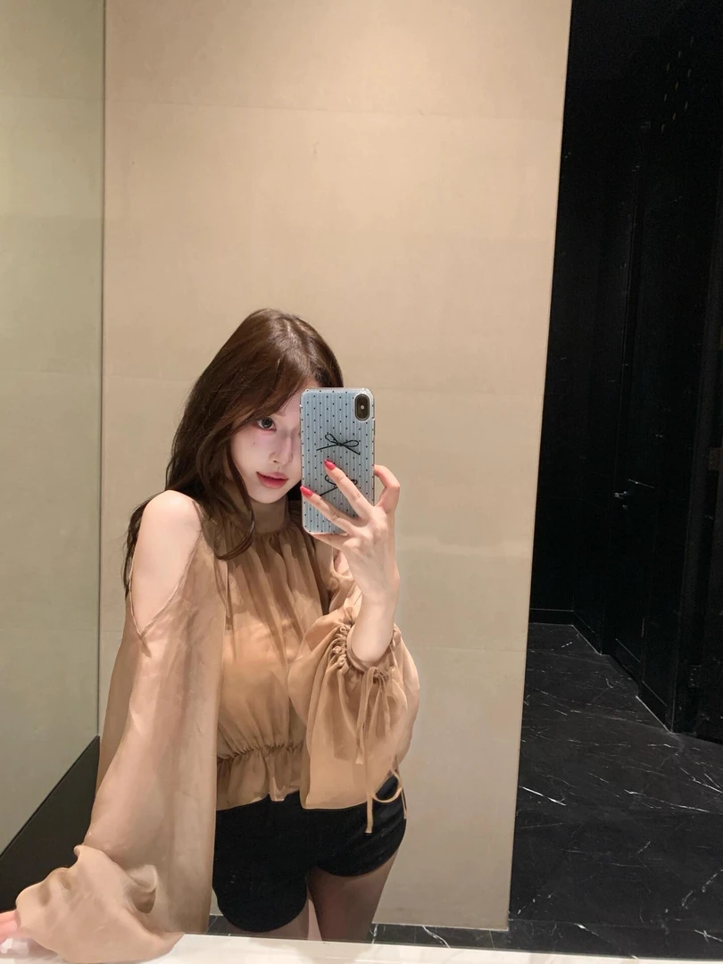 韩系穿搭御姐风法式气质性感露肩长袖雪纺衫上衣高腰显瘦百搭短裤