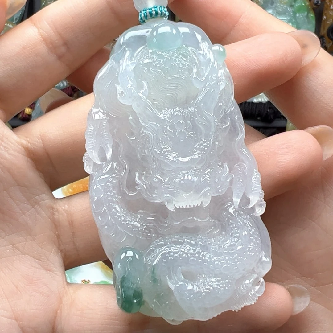 翡翠未镶嵌颈饰龙