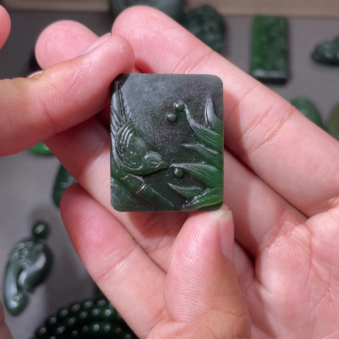 和田玉（碧玉）未镶嵌颈饰定制