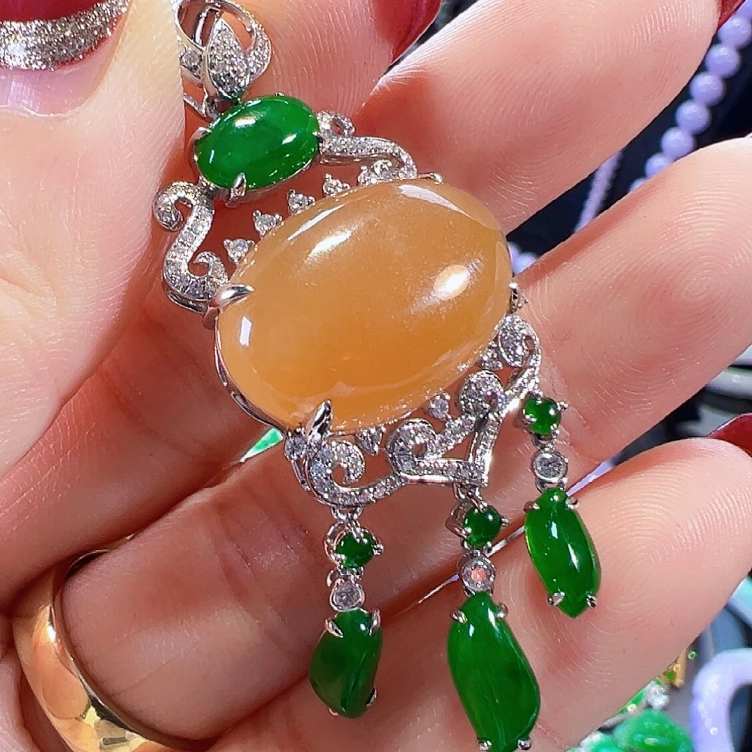 翡翠18K金镶嵌颈饰签收后24小时鉴赏期